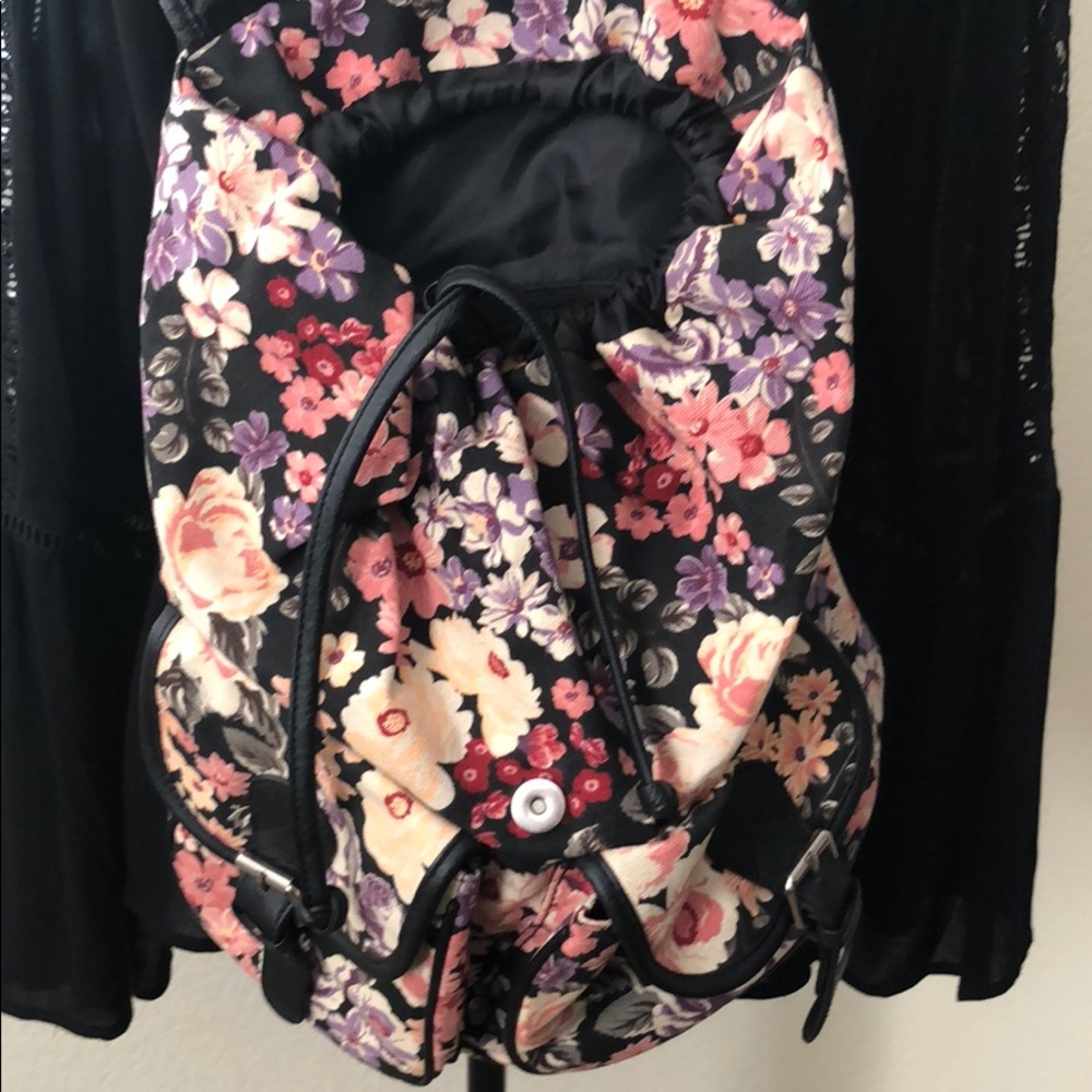 Floral Backback - Picture 3 of 6